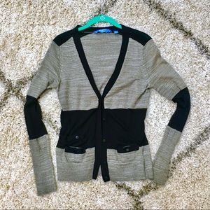 Vera Wang cardigan size medium